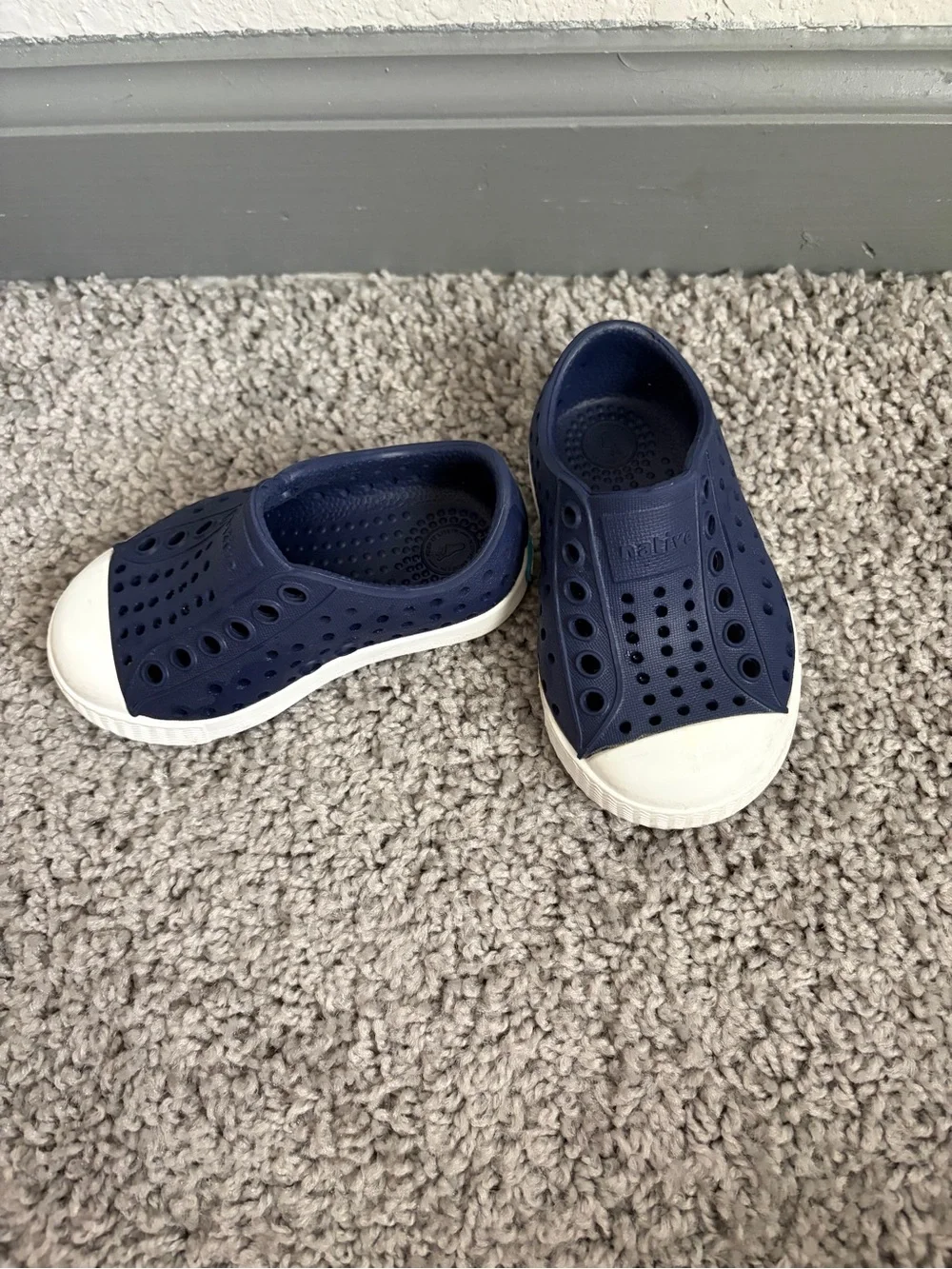 Native Kids Size 4 Navy with White Toe Great condition
